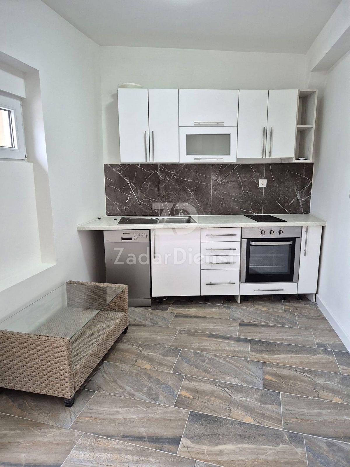 Casa con 3 unità abitative, a 150 m dal mare - Murter