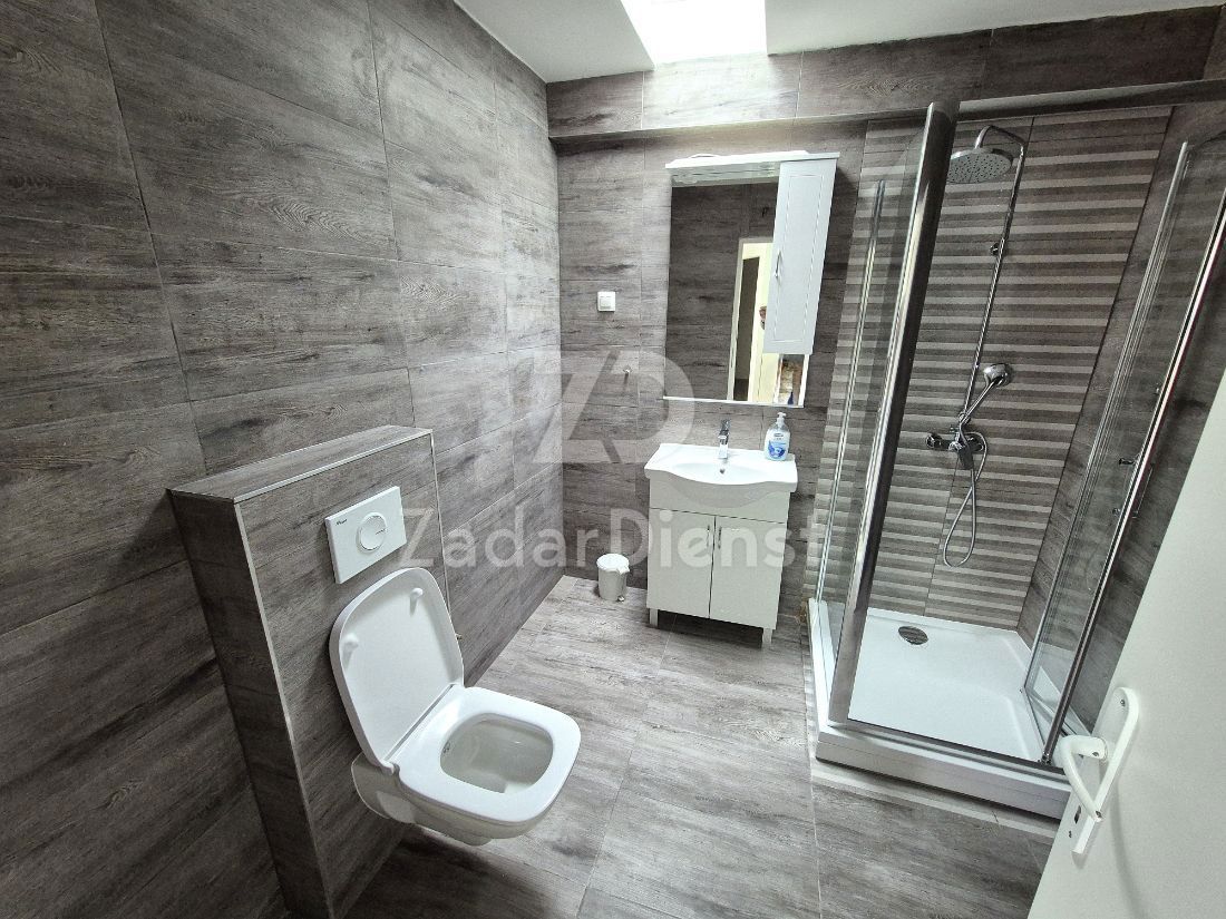 Casa con 3 unità abitative, a 150 m dal mare - Murter