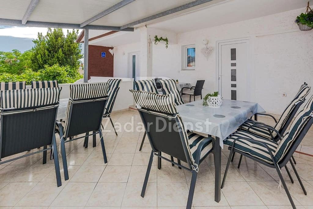 Casa indipendente a tre piani con 3 unità abitative