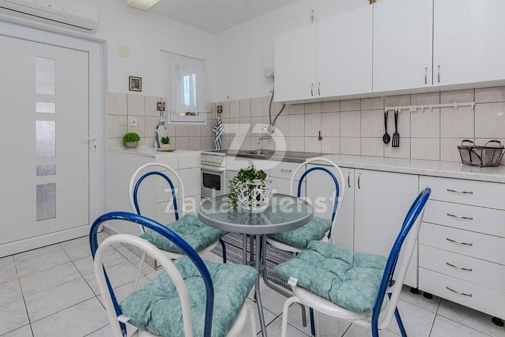 Casa indipendente a tre piani con 3 unità abitative