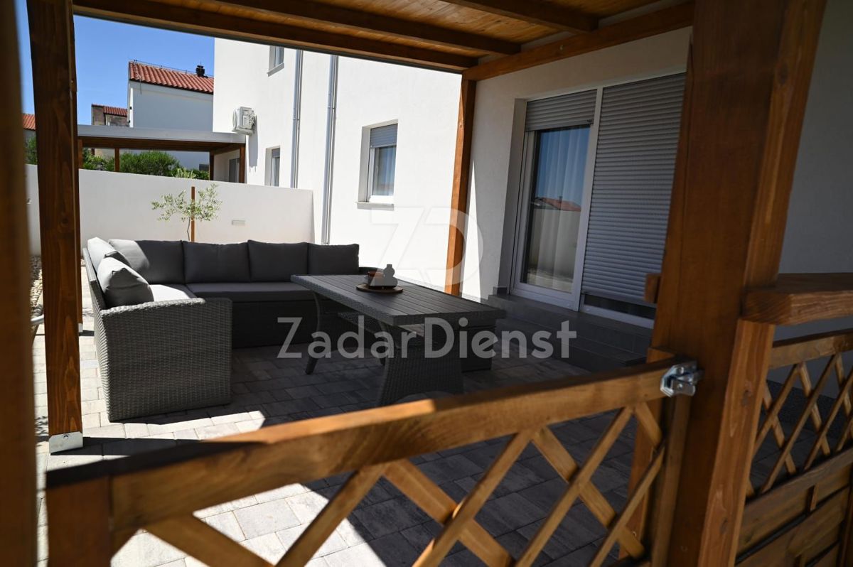 Casa bifamiliare con piscina e vista sul mare