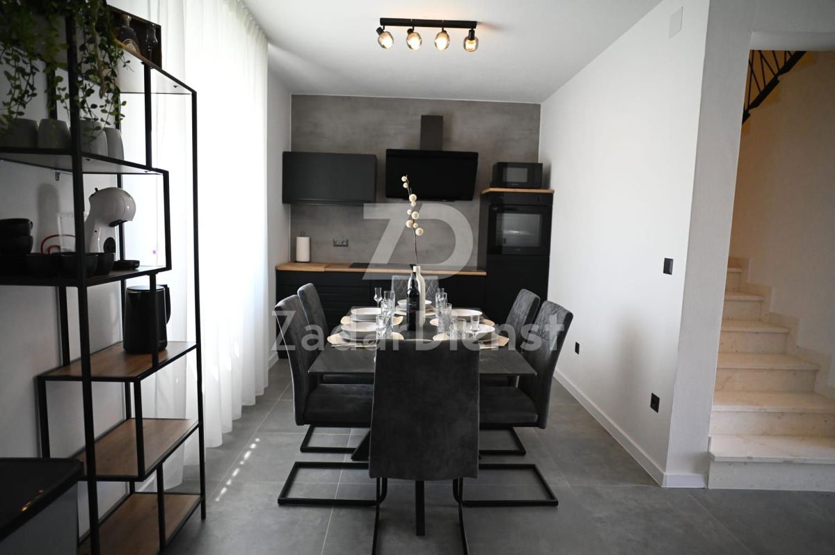 Casa bifamiliare con piscina e vista sul mare