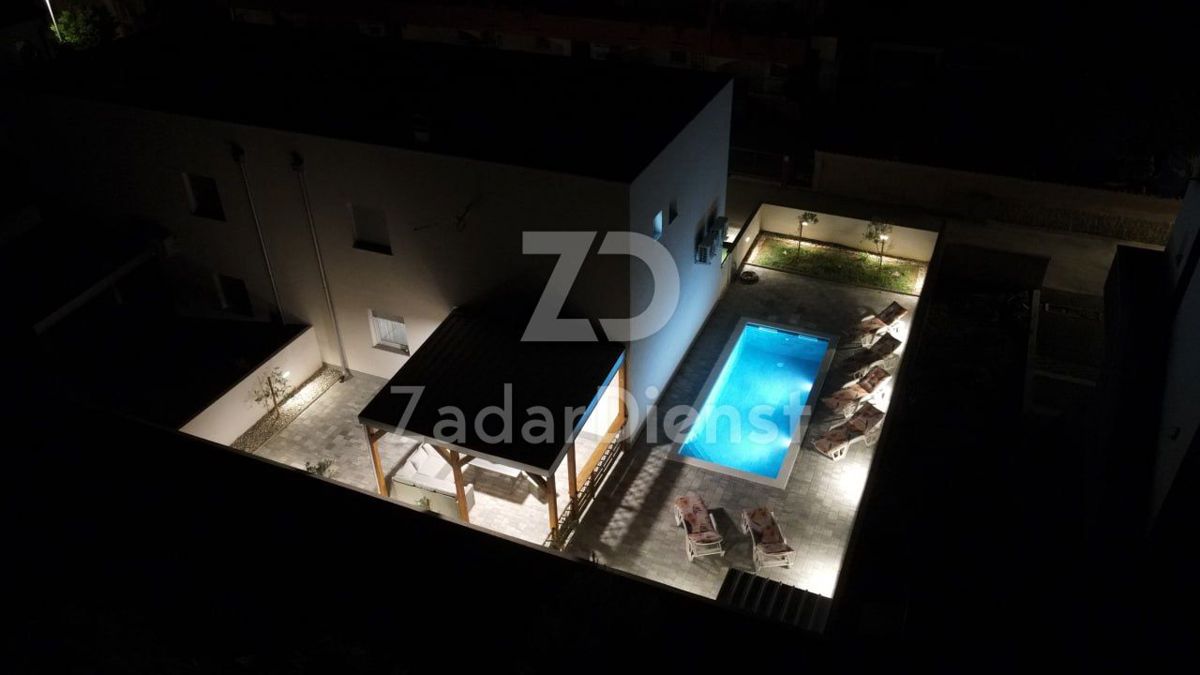 Casa bifamiliare con piscina e vista sul mare