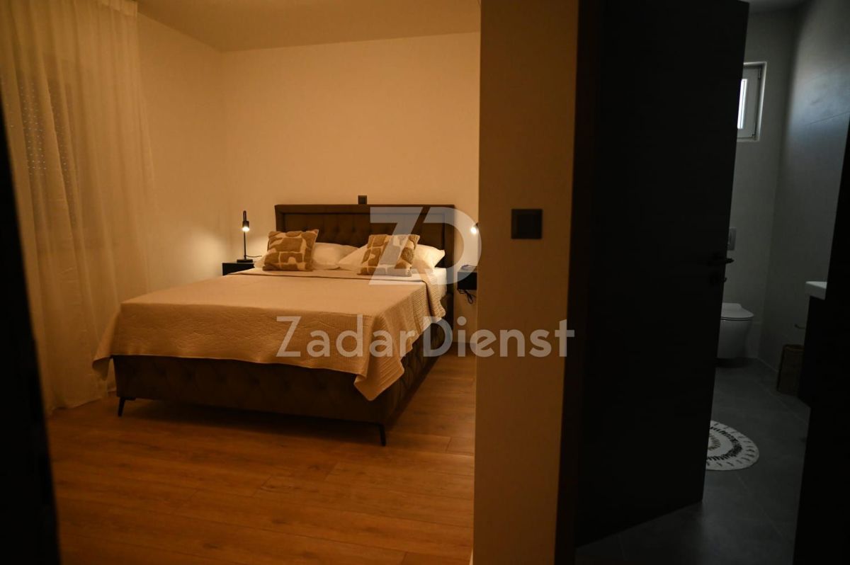 Casa bifamiliare con piscina e vista sul mare