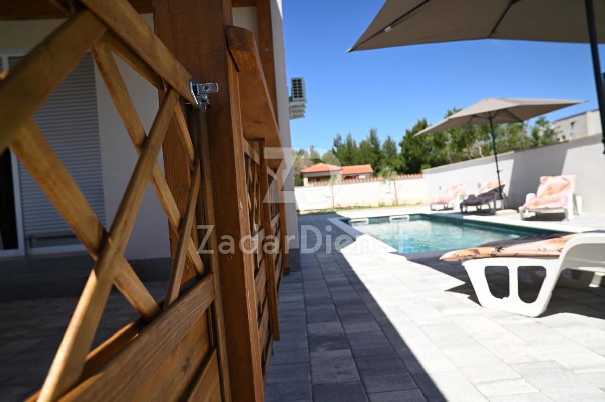 Casa bifamiliare con piscina e vista sul mare