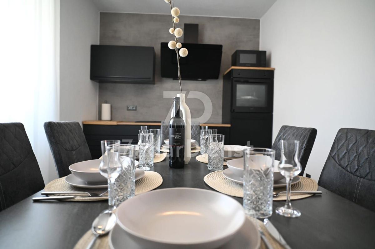 Casa bifamiliare con piscina e vista sul mare