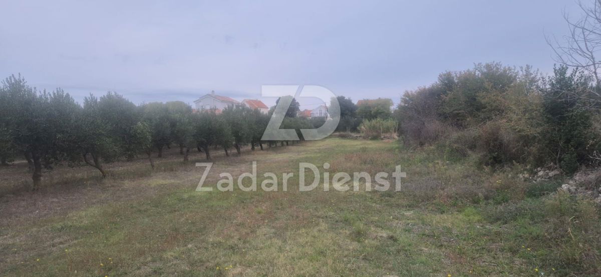 Terreno edificabile di 1410 m2 a Gornji Zemunik