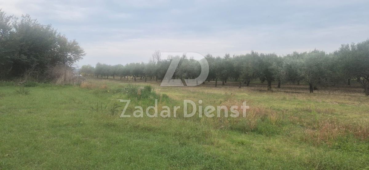 Terreno edificabile di 1410 m2 a Gornji Zemunik