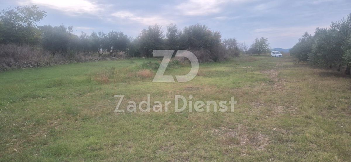 Terreno edificabile di 1410 m2 a Gornji Zemunik