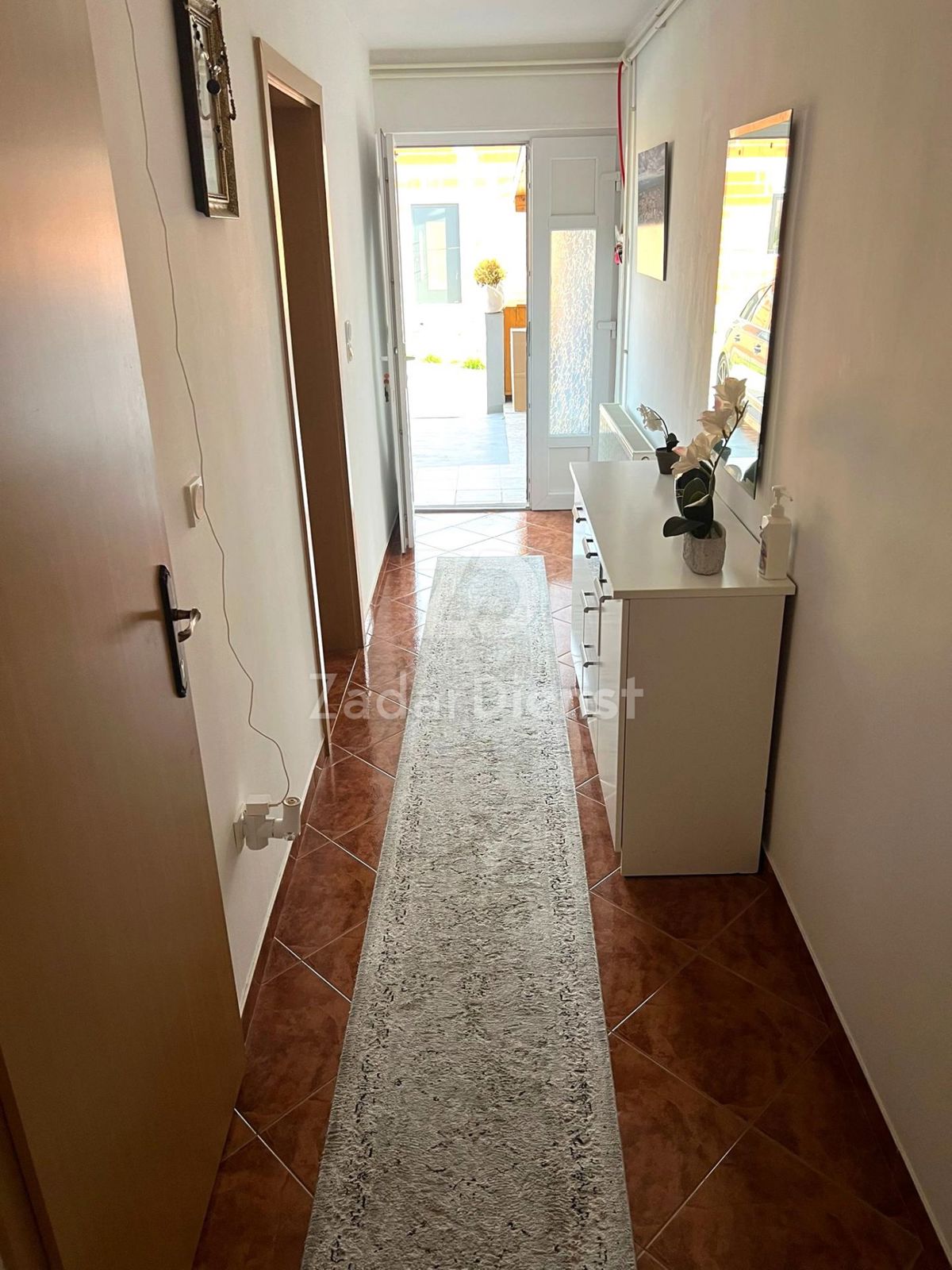 Bellissimo appartamento con ampio giardino a Gračac