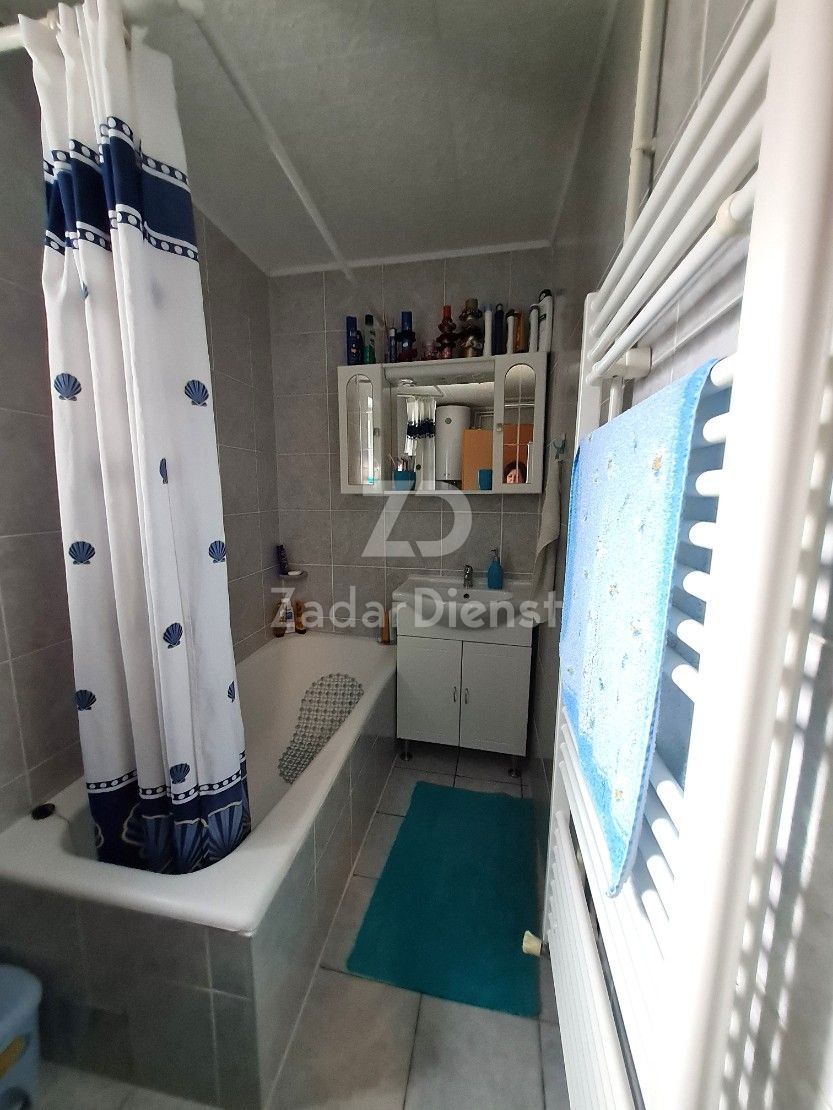 Bellissimo appartamento con ampio giardino a Gračac