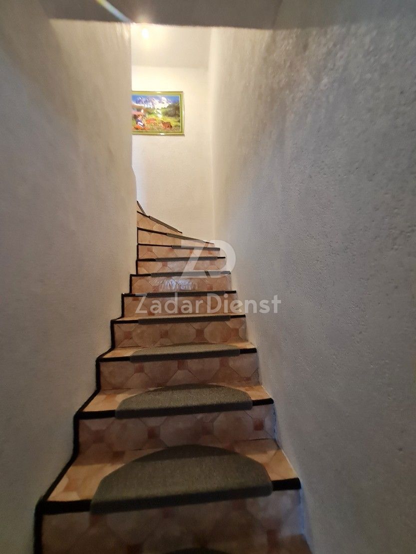 Bellissimo appartamento con ampio giardino a Gračac