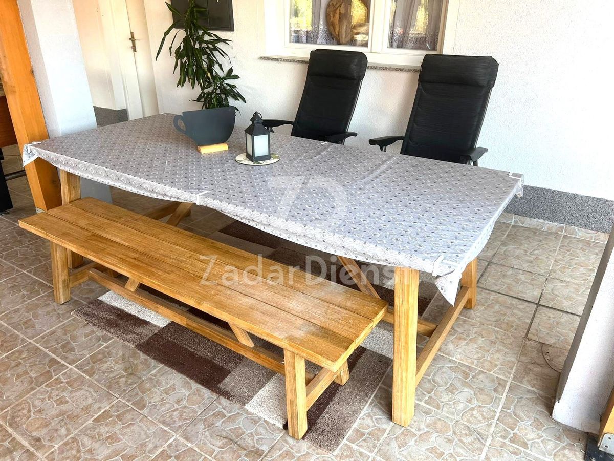 Bellissimo appartamento con ampio giardino a Gračac