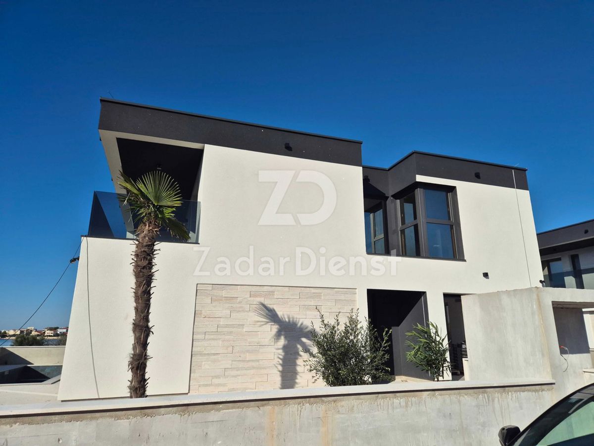 Villa moderna con piscina di 179,58 m2 a Privlaka