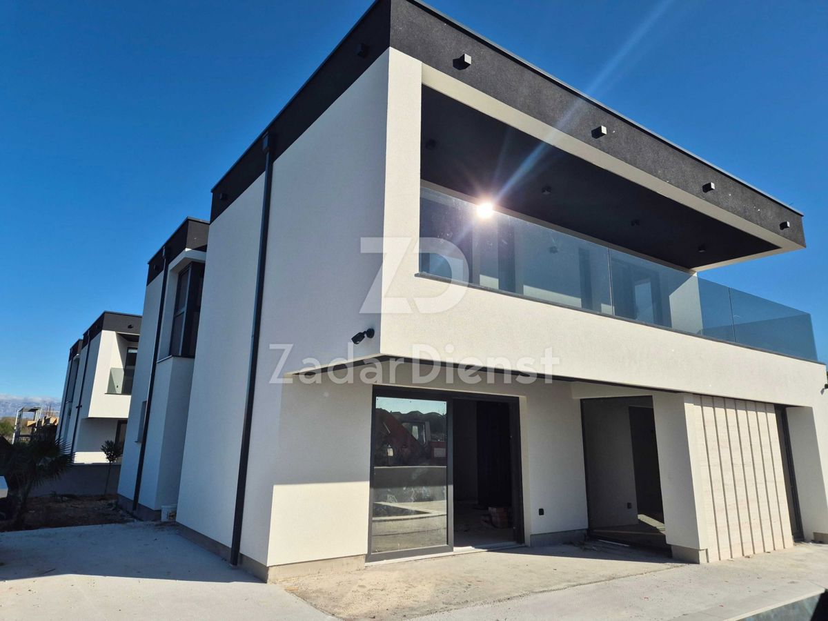 Villa moderna con piscina di 179,58 m2 a Privlaka