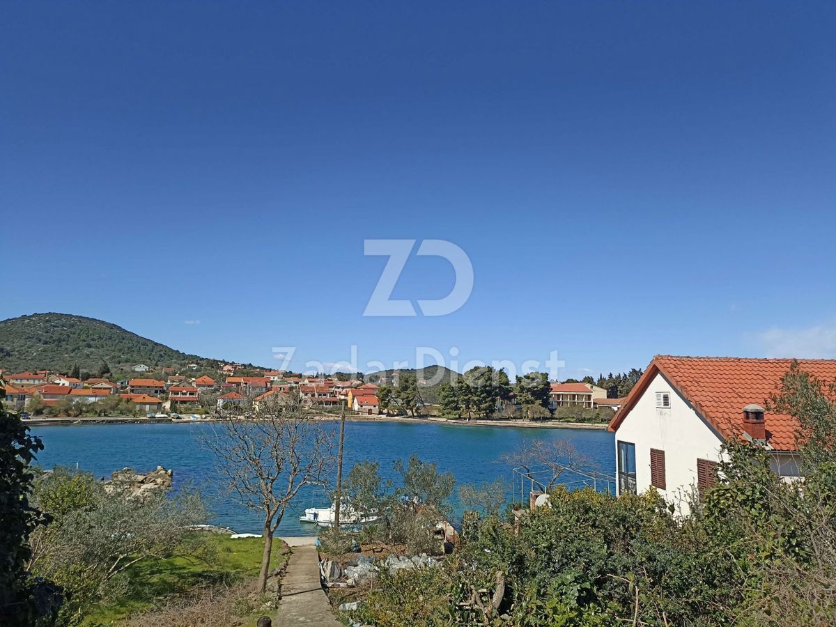 Terreno di 768 m², seconda fila sul mare - Veli Iž