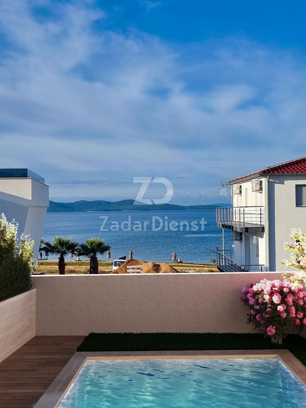 Appartamento moderno con piscina e vista sul mare a Zara