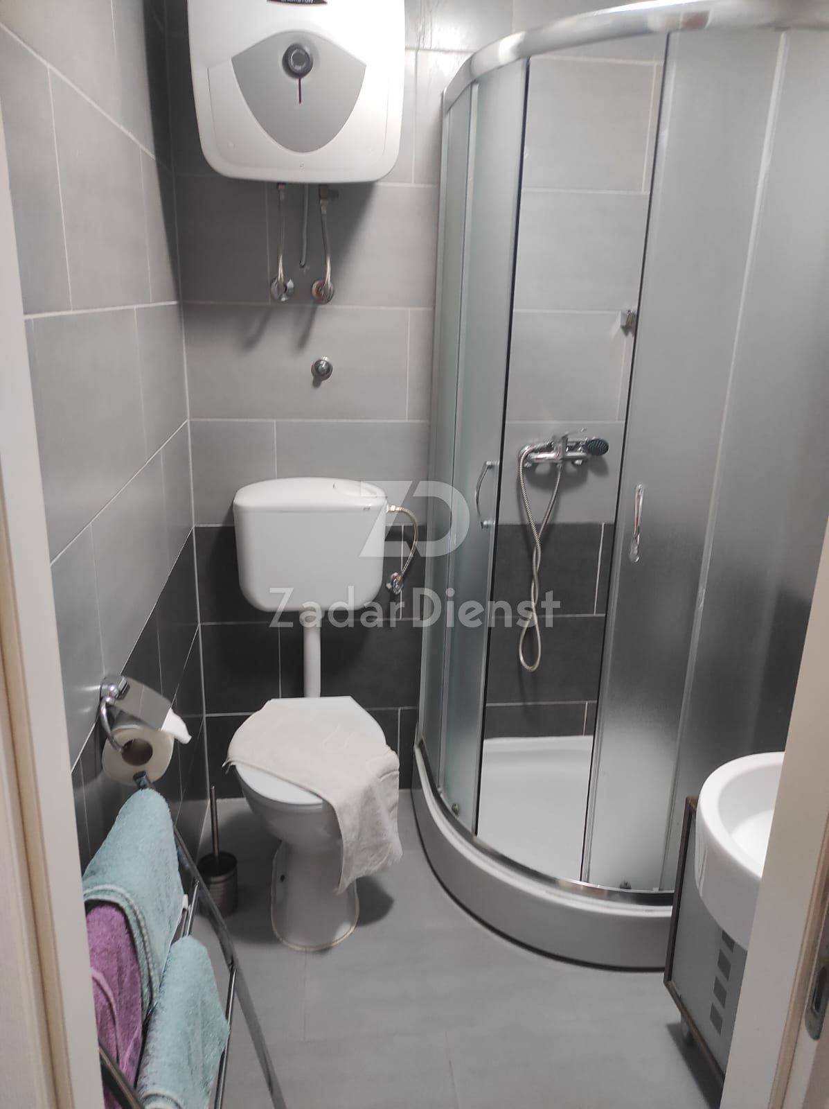 Casa con 4 appartamenti e una splendida terrazza sul tetto a Vir