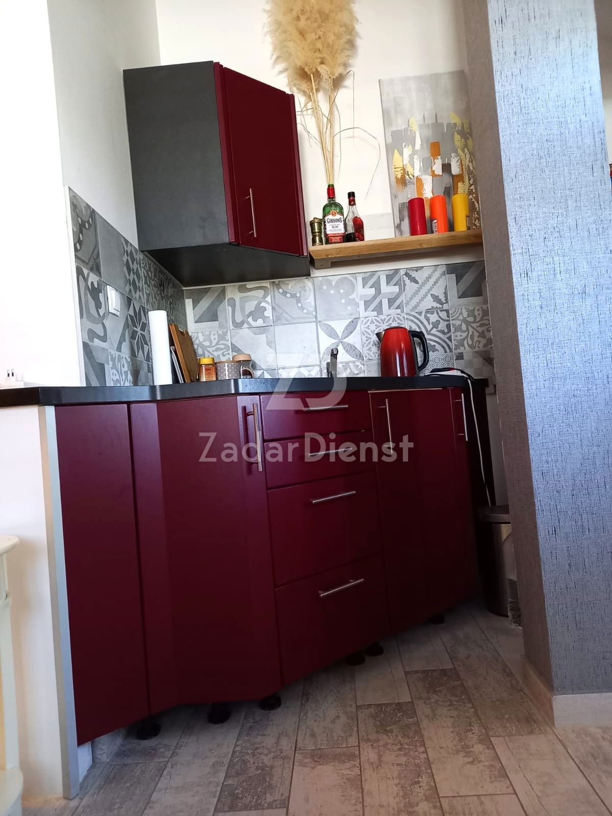 Casa con 3 appartamenti e vista sul mare sull'isola di Vir