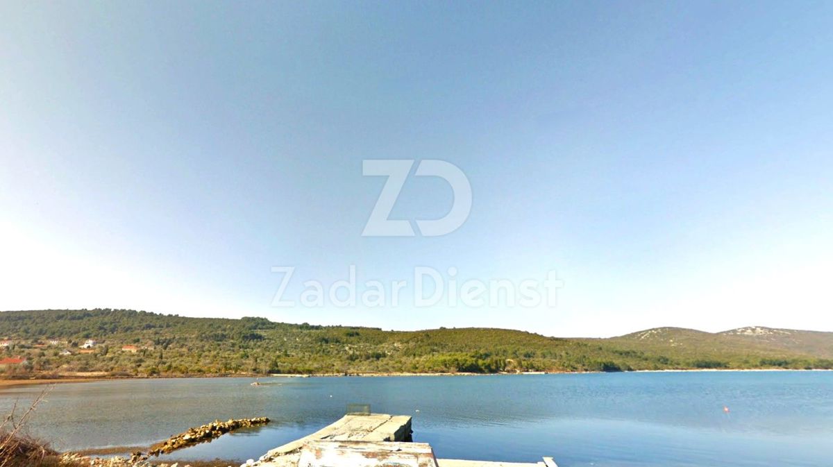 Terreno di 2510 m2, in prima fila sul mare a Brbinj (Dugi otok)