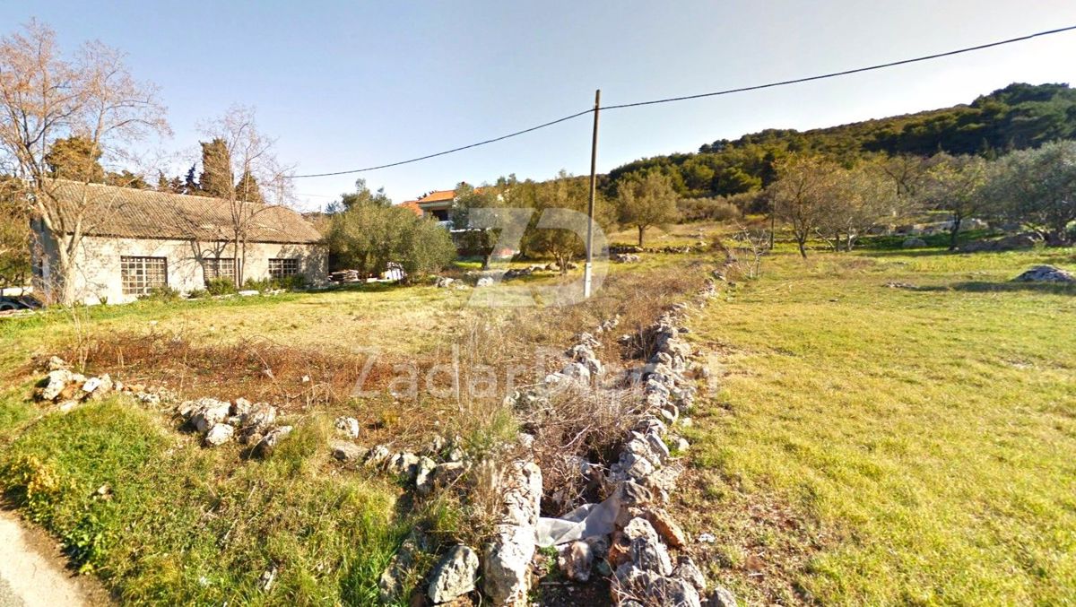 Terreno di 2510 m2, in prima fila sul mare a Brbinj (Dugi otok)