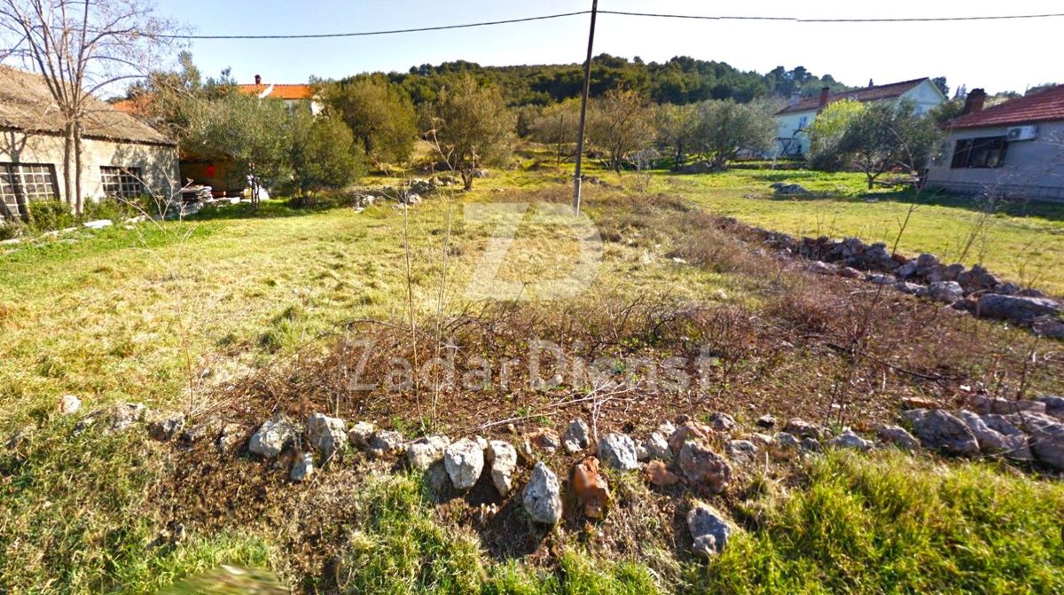 Terreno di 2510 m2, in prima fila sul mare a Brbinj (Dugi otok)