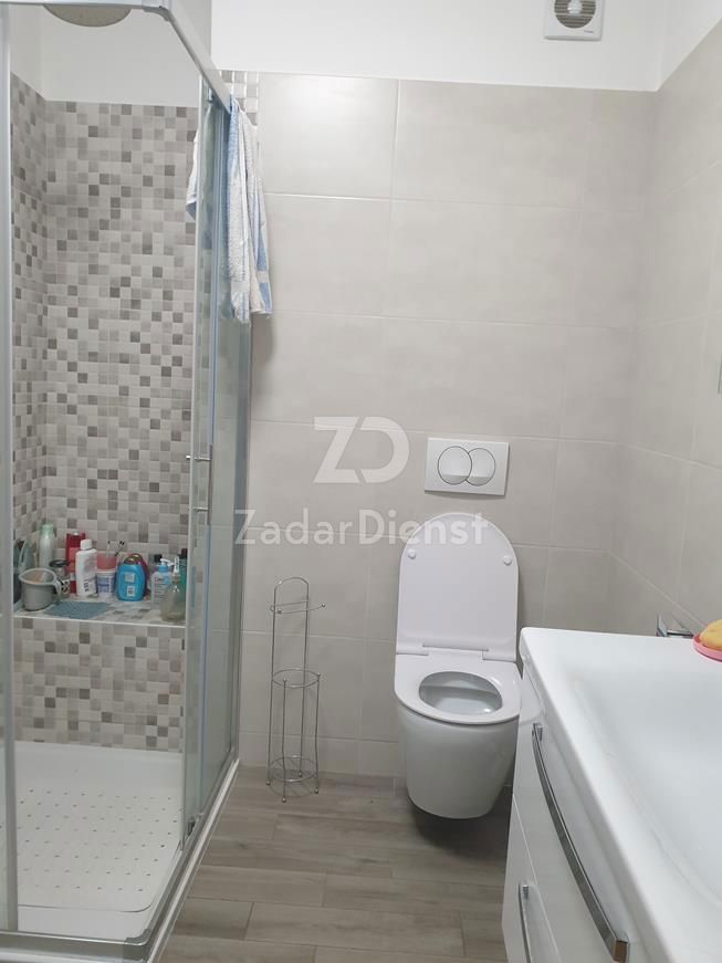 Appartamento di due camere di 97 m² al piano terra - Zara