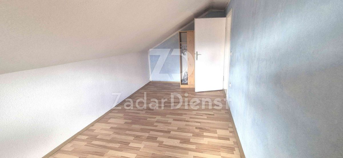 Casa con 3 unità abitative e terreno di 3428 m2 - Donji Lapac