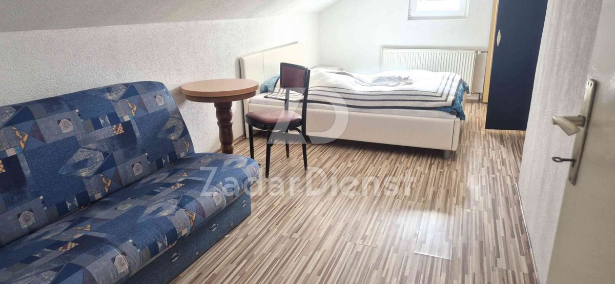 Casa con 3 unità abitative e terreno di 3428 m2 - Donji Lapac