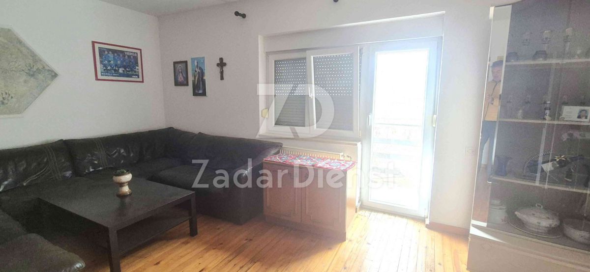 Casa con 3 unità abitative e terreno di 3428 m2 - Donji Lapac