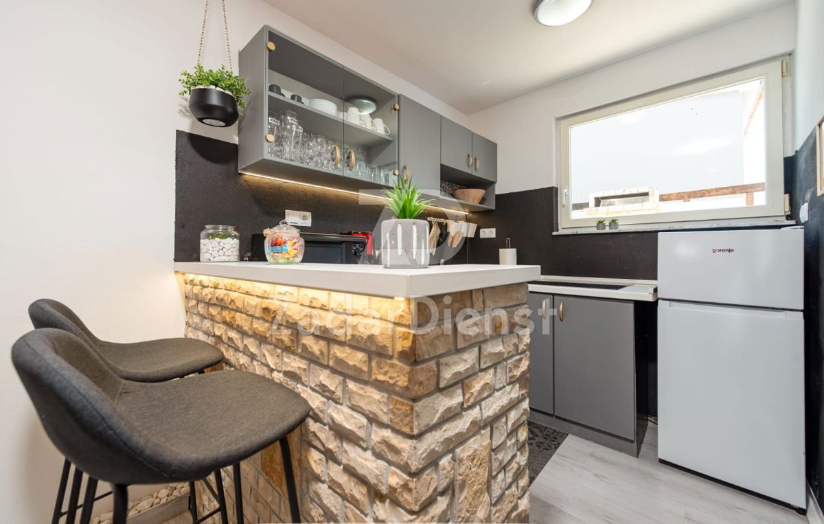 Casa con piscina e appartamento aggiuntivo sull'isola di Vir