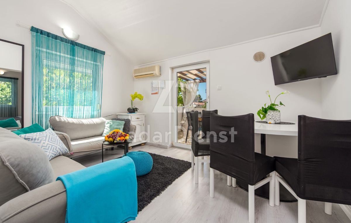 Casa con piscina e appartamento aggiuntivo sull'isola di Vir