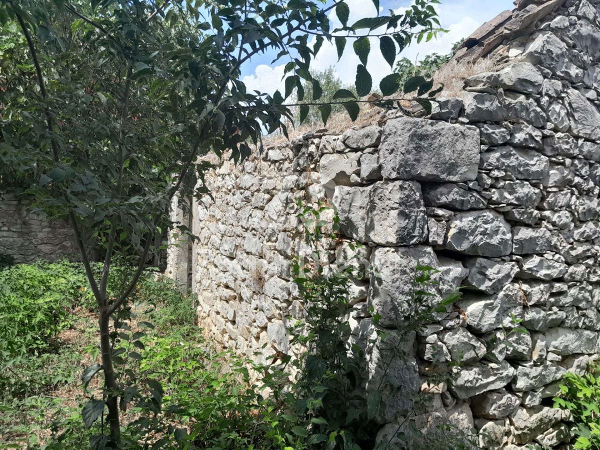 Terreno con casa in pietra - Suhovare (Zadar)