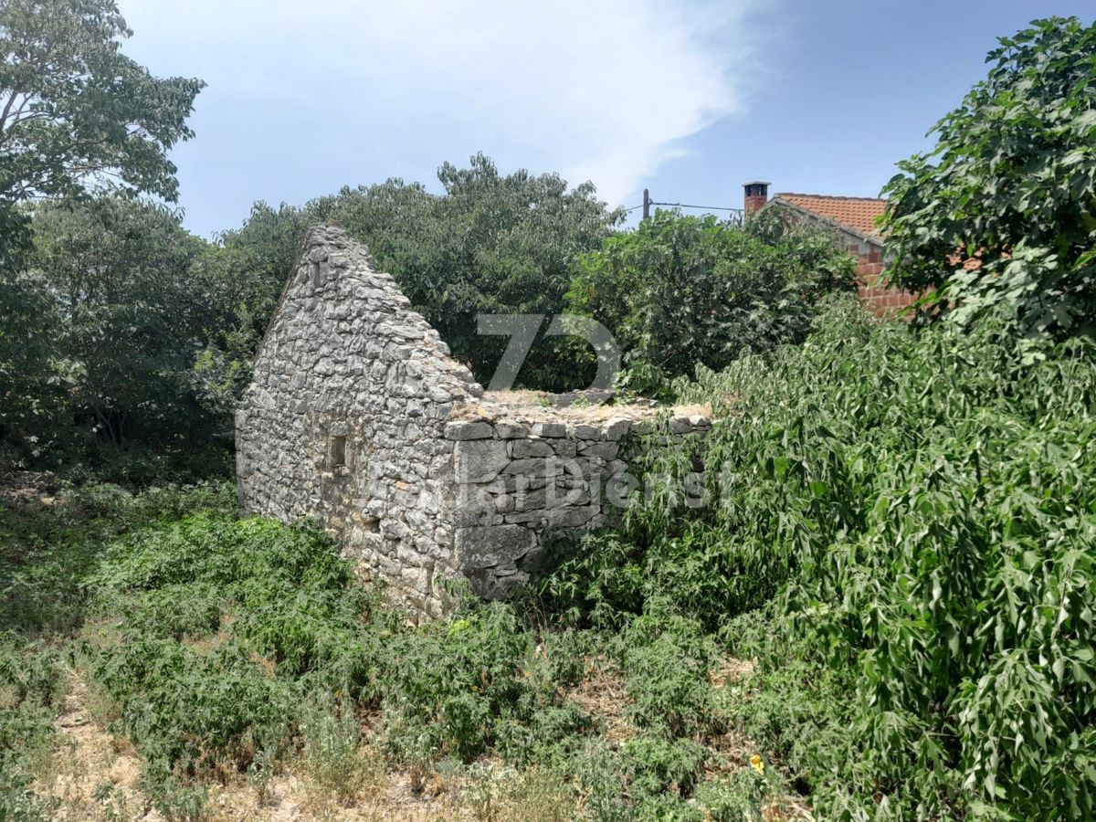 Terreno con casa in pietra - Suhovare (Zadar)
