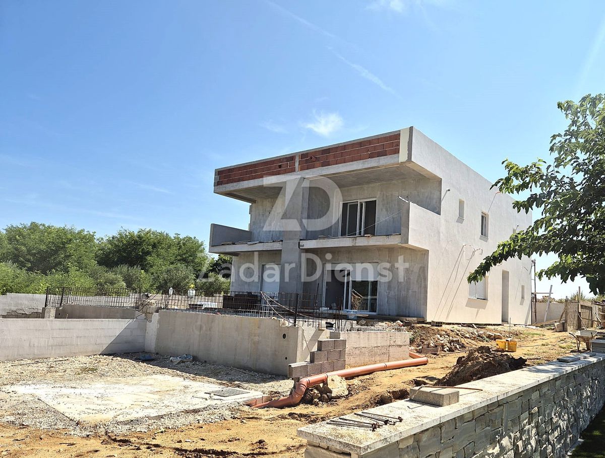 Villa moderna con piscina e vista sul mare a Privlaka