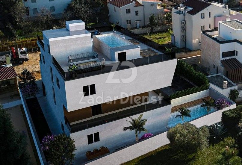 Attico di lusso con piscina e vista sul mare a Zara