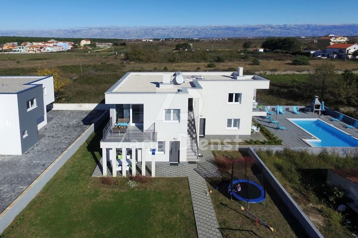 Bella e attrezzata casa con piscina a Zaton