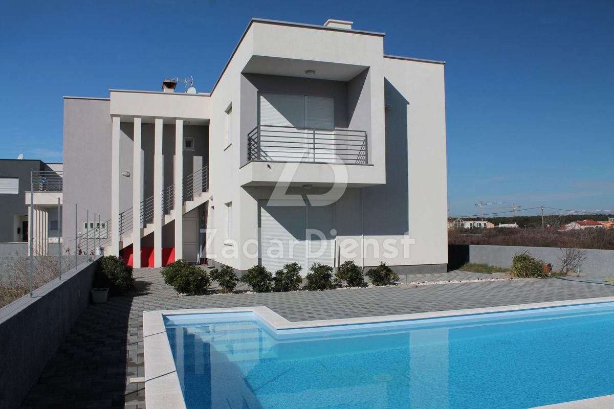 Bella e attrezzata casa con piscina a Zaton