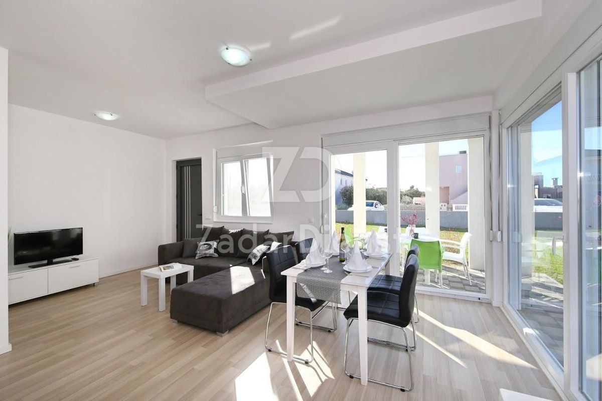 Bella e attrezzata casa con piscina a Zaton