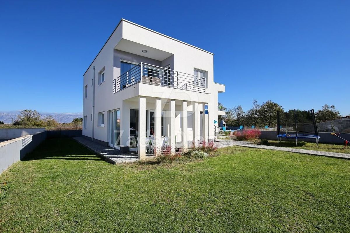 Bella e attrezzata casa con piscina a Zaton