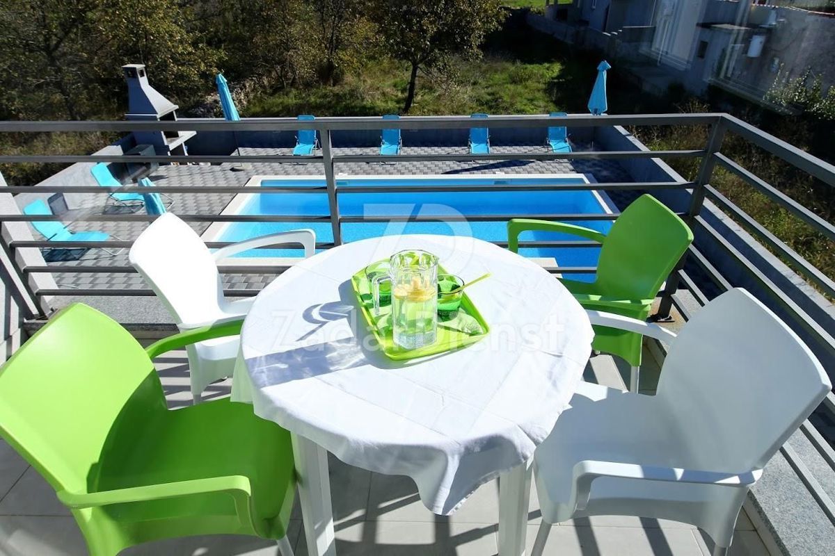 Bella e attrezzata casa con piscina a Zaton