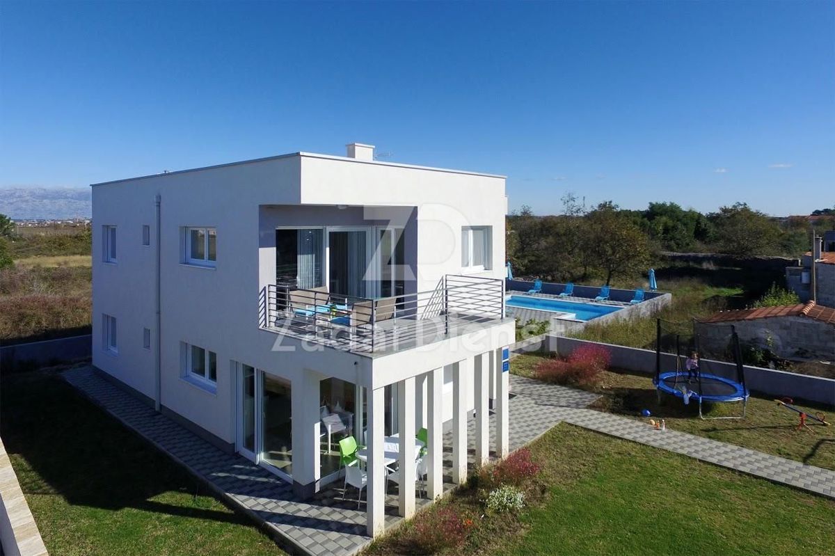 Bella e attrezzata casa con piscina a Zaton