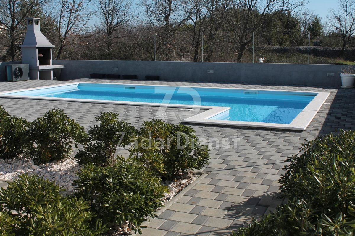 Bella e attrezzata casa con piscina a Zaton