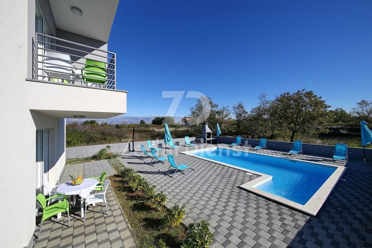 Bella e attrezzata casa con piscina a Zaton