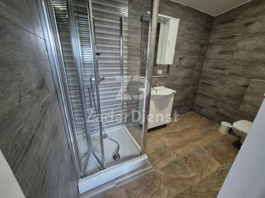 Casa con 3 unità abitative, a 150 m dal mare - Murter