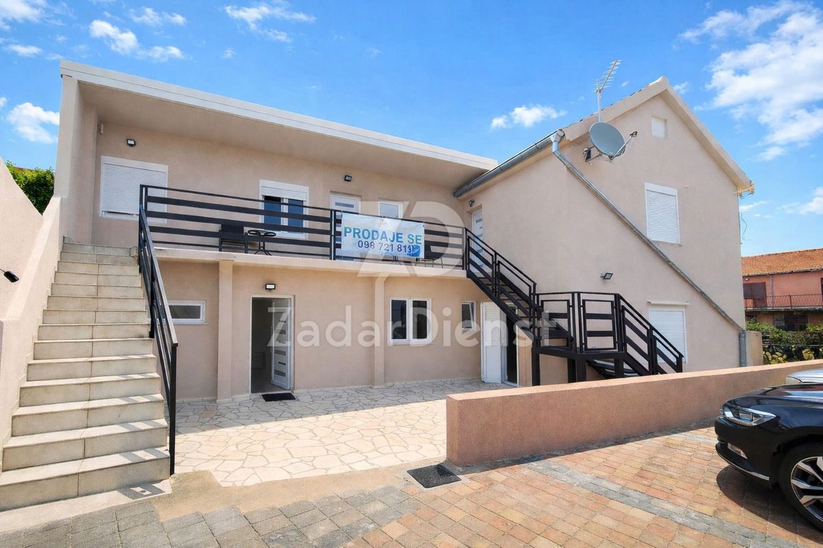 Casa con 3 unità abitative, a 150 m dal mare - Murter