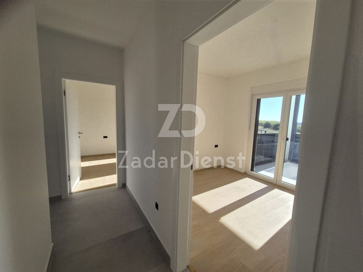 Casa moderna di 204 m2 con piscina a Vrsi