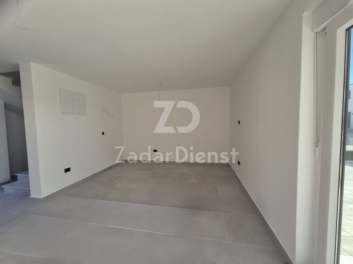 Casa moderna di 204 m2 con piscina a Vrsi