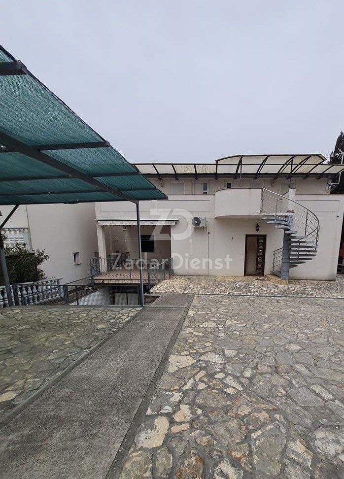 Casa indipendente di 170m2, con 3 unità abitative - Karin