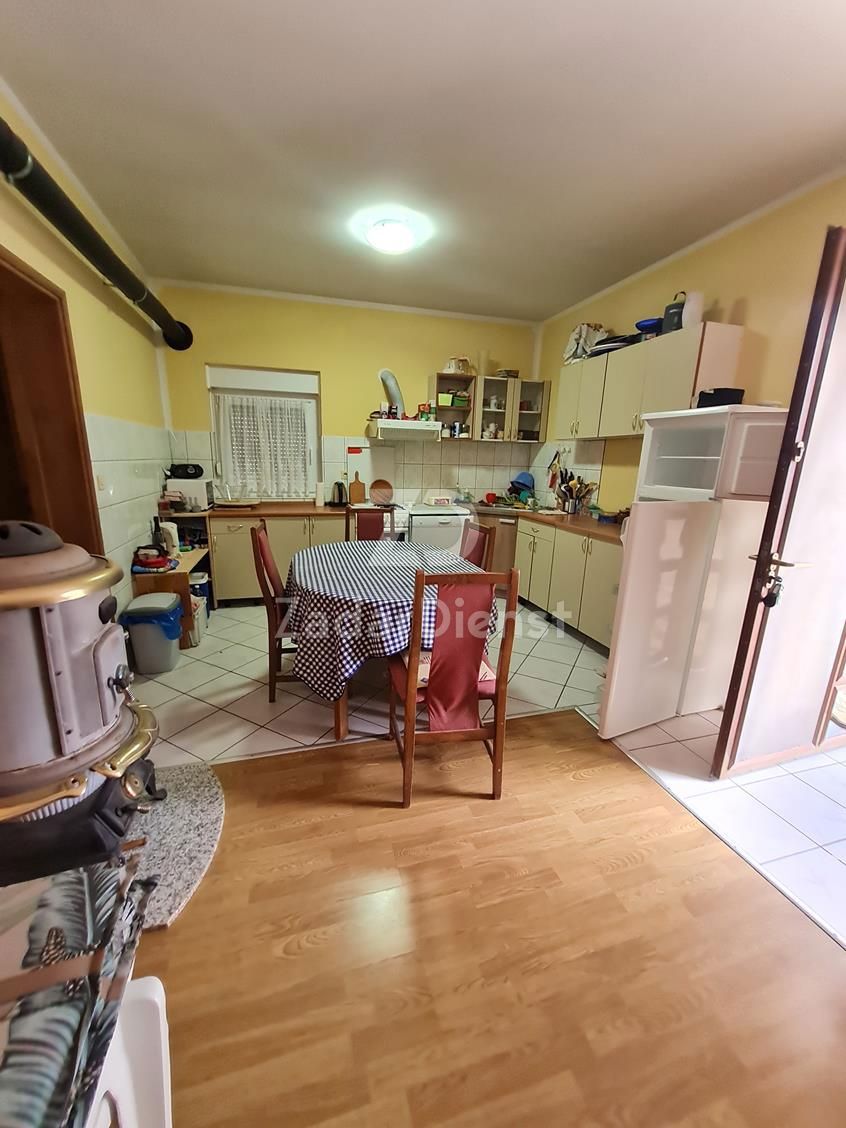 Casa indipendente di 170m2, con 3 unità abitative - Karin